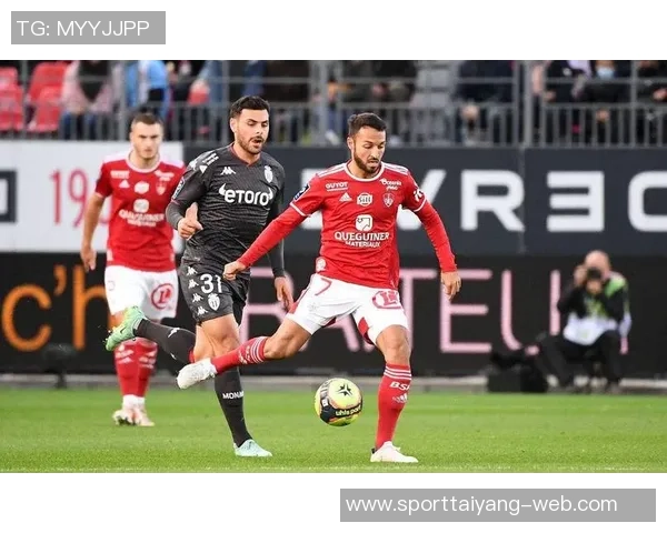 摩纳哥与巴黎对裁判VAR判罚不满卡马拉科雷尔红牌引发激烈争论 摩纳哥与巴黎对裁判VAR判罚不满卡马拉科雷尔红牌引发激烈争论