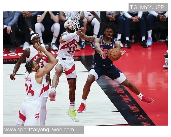 马克西表现起伏不定12投5中三分球失准14分4板4助伴随5次失误 马克西表现起伏不定12投5中三分球失准14分4板4助伴随5次失误