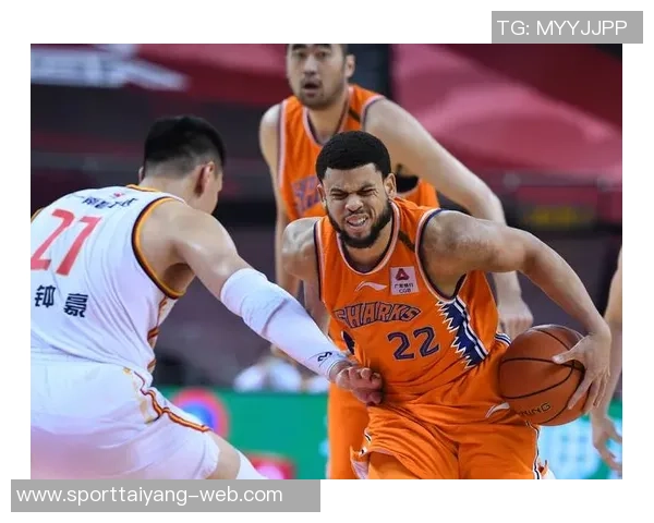 麦卡半场被调侃能否进三个球最终尝试未能成功引发队友欢笑